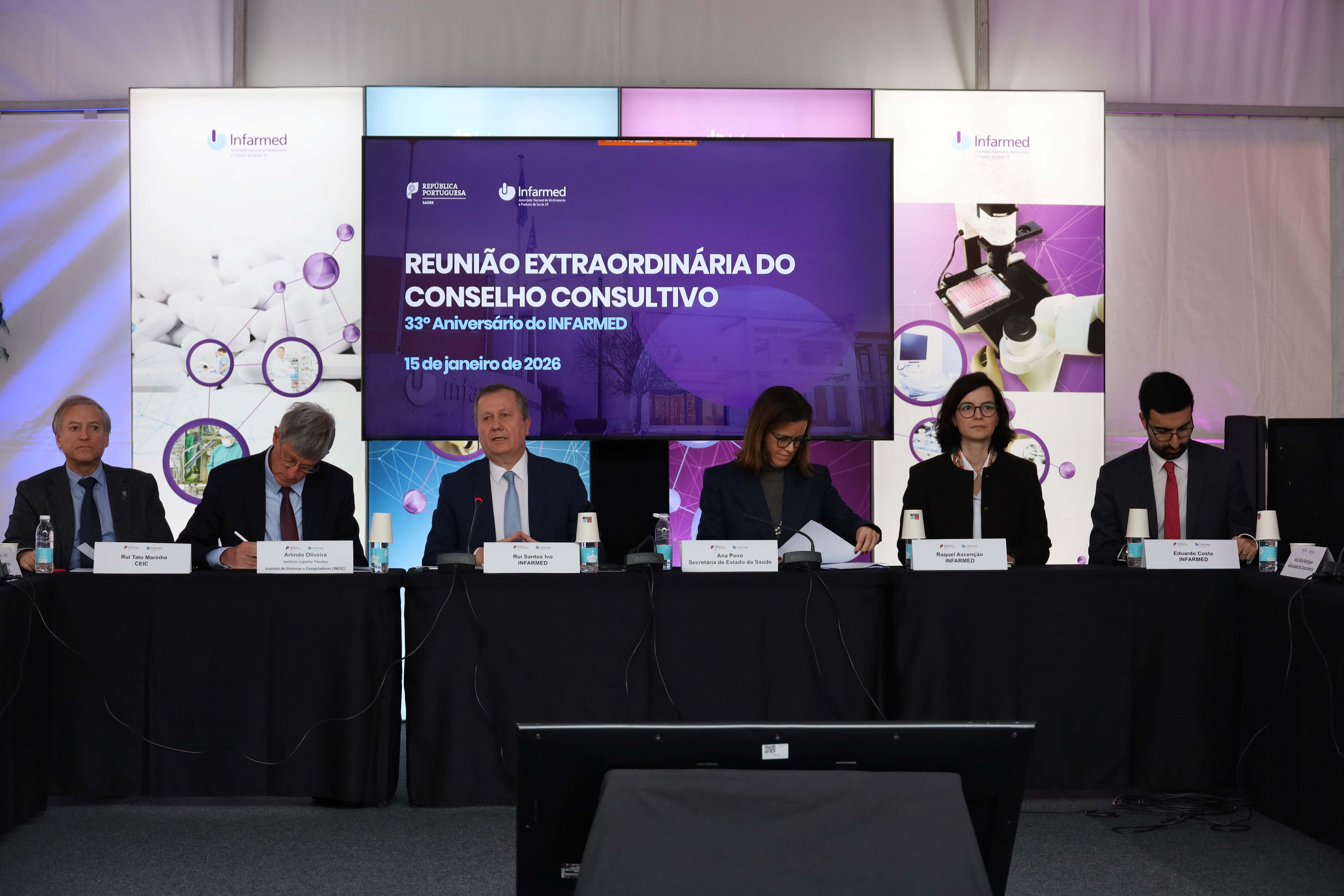 Conselho de Administração da ERS presente em reunião extraordinária do Conselho Consultivo do INFARMED